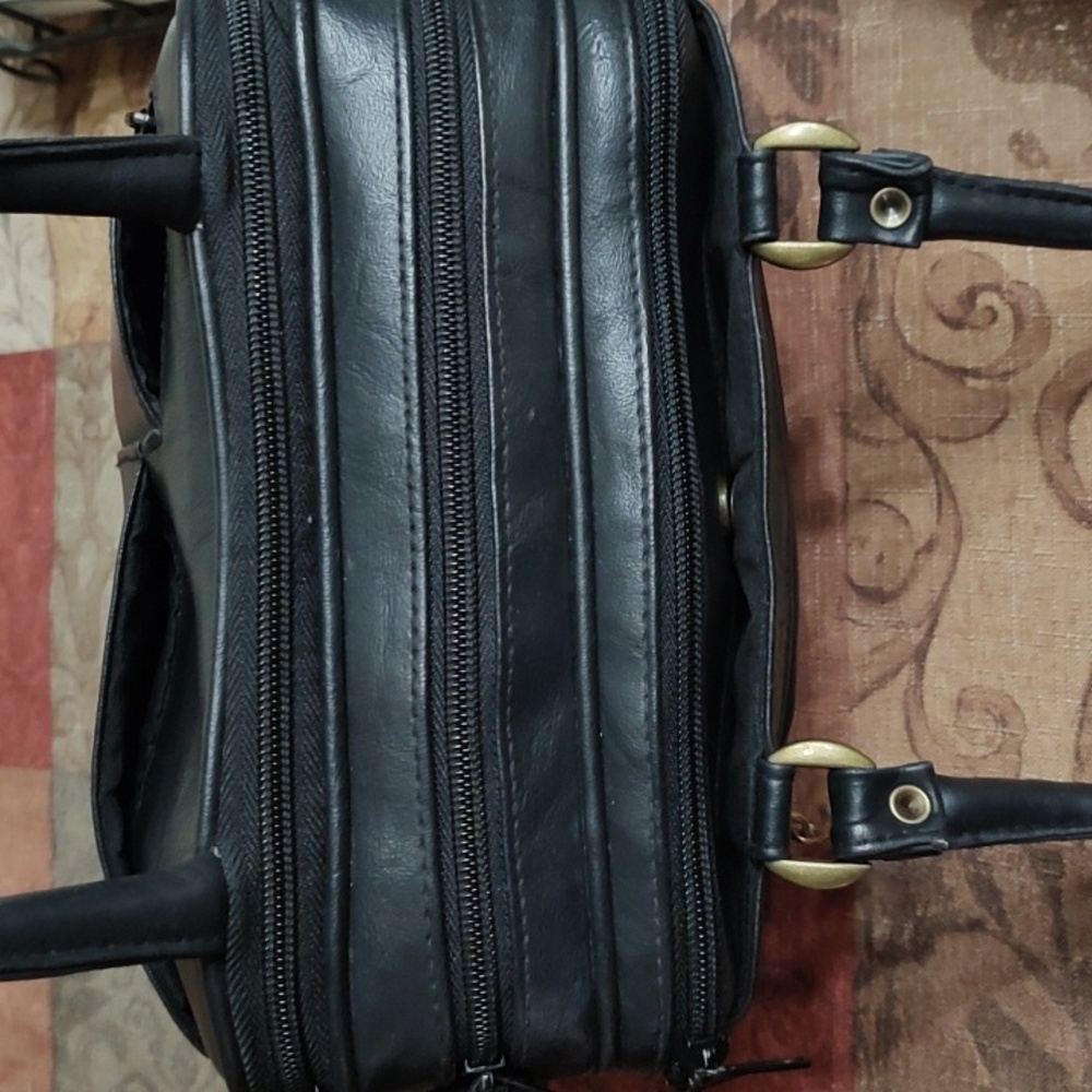 Classic Black Hand Bag - Picture 4 of 15